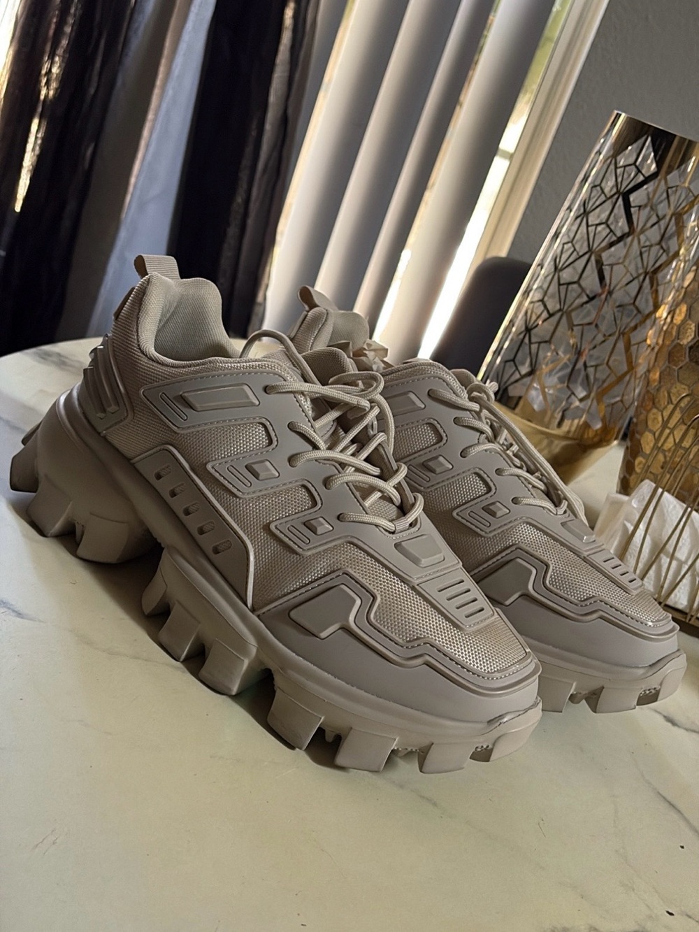 Men’s tan Steve Madden chunky sole sneakers